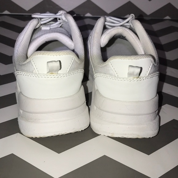 Old Navy sneakers - Picture 5 of 10